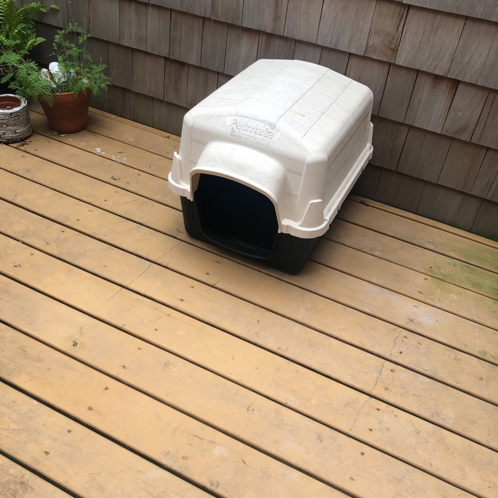 Cat/small dog house
